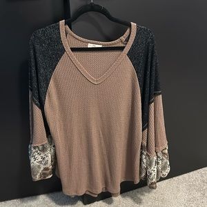 Three Bird Nest Snake Eyes Thermal Bell Sleeve Top